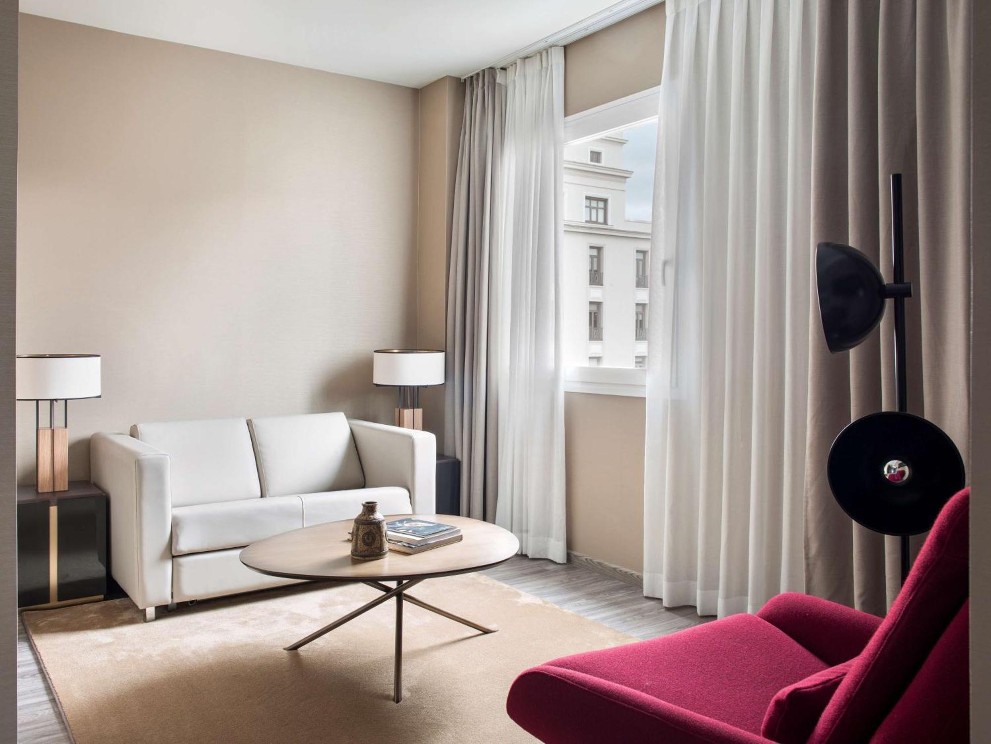 Nh Collection Madrid Suecia Ξενοδοχείο Εξωτερικό φωτογραφία A living room at the hotel