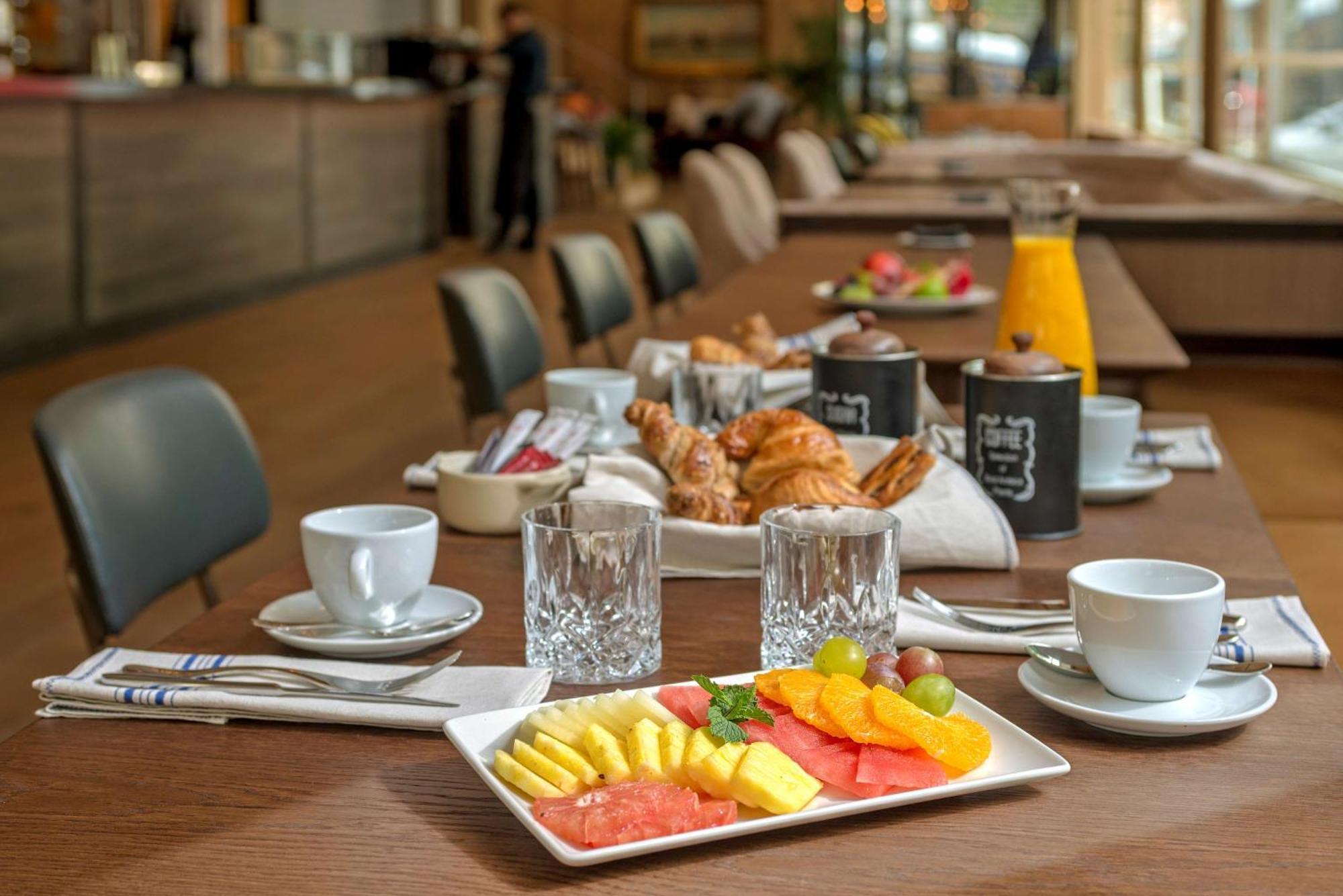 Nh Collection Madrid Suecia Ξενοδοχείο Εξωτερικό φωτογραφία Breakfast at the hotel
