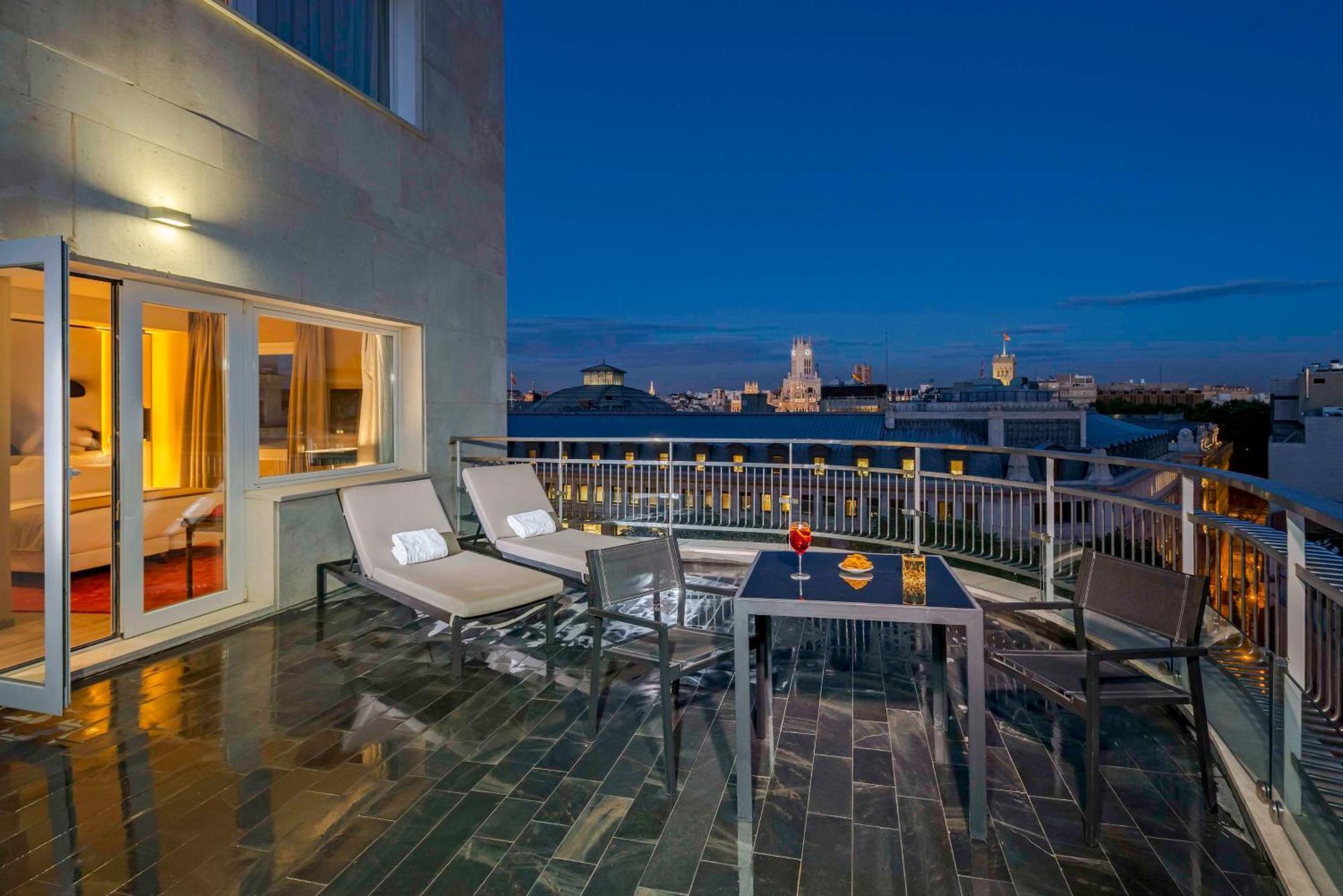 Nh Collection Madrid Suecia Ξενοδοχείο Εξωτερικό φωτογραφία A balcony at the Mandarin Oriental, Vienna